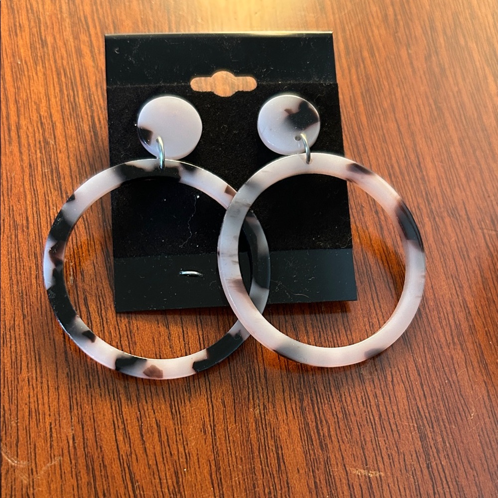 Elegant Tortoise Shell Hoop Earrings